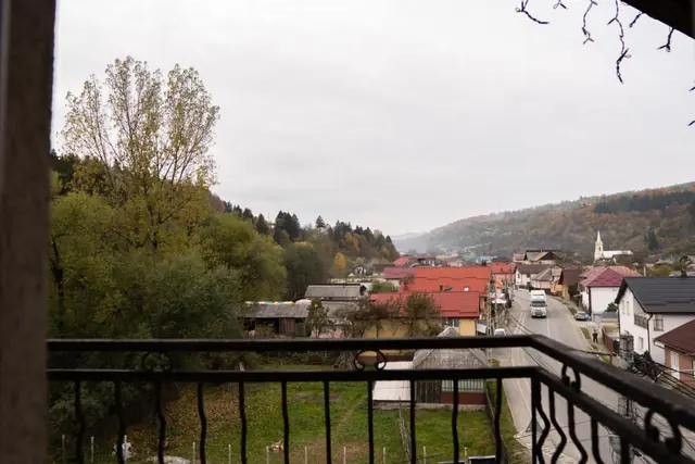 Priveliștea de pe balconul pensiunii